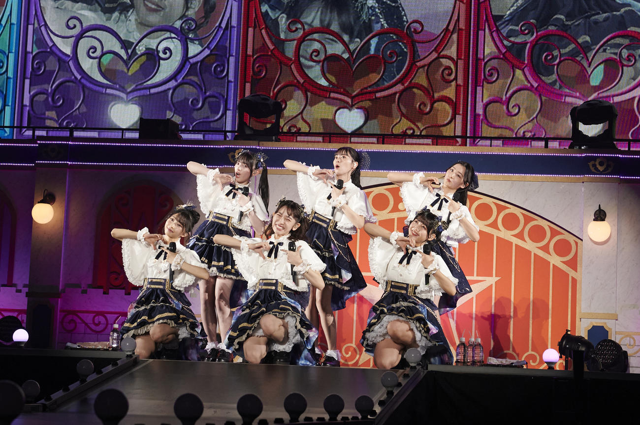グループ史上最大規模の単独ライブを行った超ときめき（ハート）宣伝部。前列左から辻野かなみ、小泉遥香、吉川ひより、後列左から菅田愛貴、坂井仁香、杏ジュリア