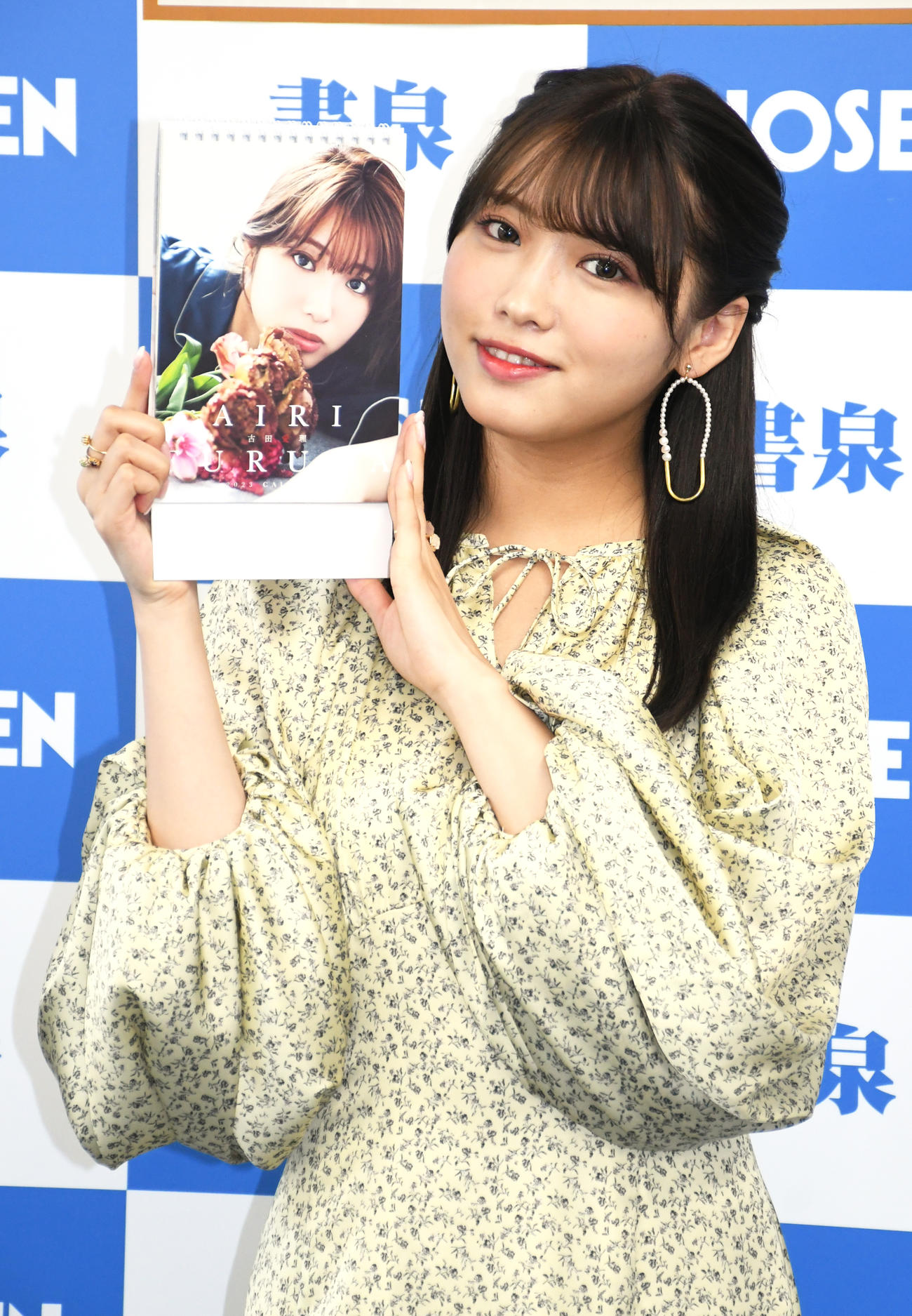 カレンダー発売イベントを行った古田愛理（撮影・大友陽平）