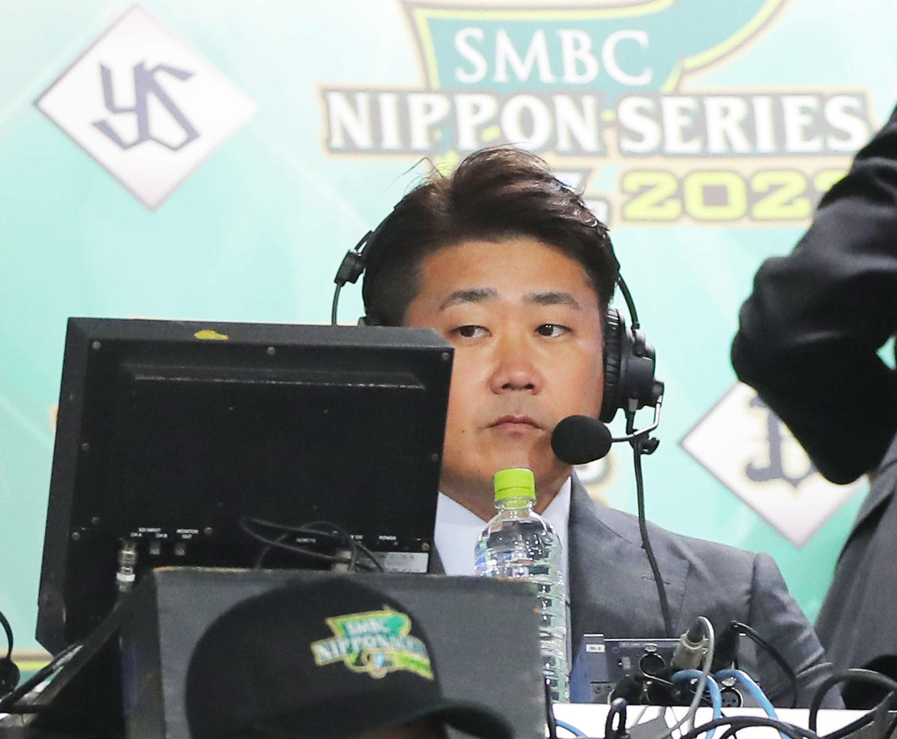 ヤクルト対オリックス　解説に臨む松坂氏（撮影・河田真司）