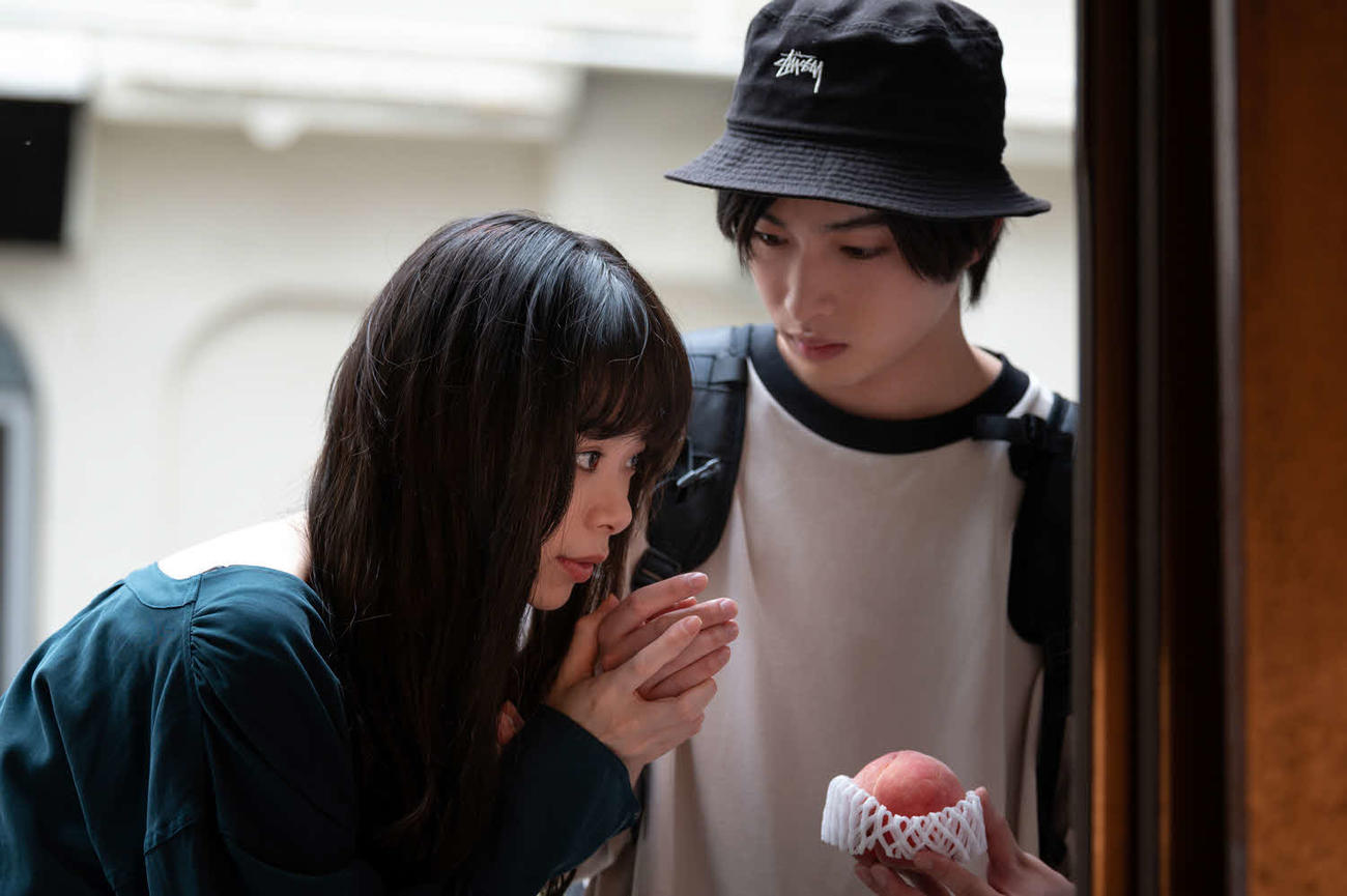 BS－TBS「サワコ－それは、果てしなき復讐－」のワンシーン。左から趣里、曽田陵介
