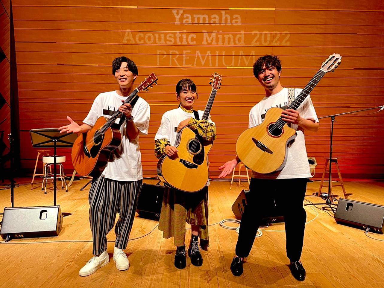 コンサートを行ったmiwa（中央）ら