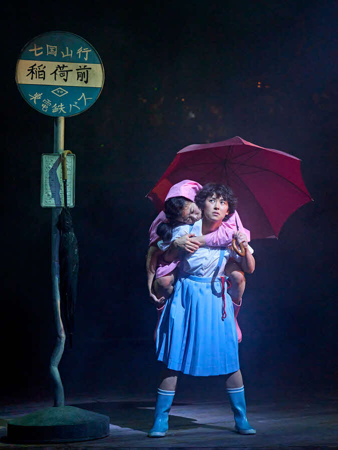 舞台「となりのトトロ」の場面写真　（Photo by Manuel Harlan（C）RSC with Nippon TV）