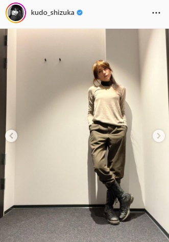 工藤静香 秋のおしゃれコーデ公開 あら 楽ち ん ユニクロのパンツ着こなす姿 芸能写真ニュース 日刊スポーツ