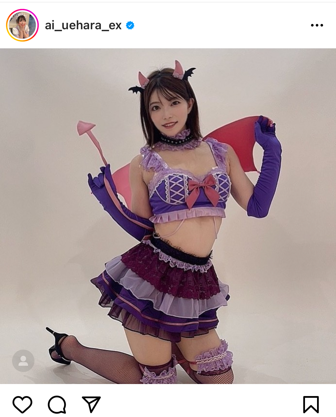 ハロウィーンに合わせた悪魔コスチューム姿を公開した上原亜衣