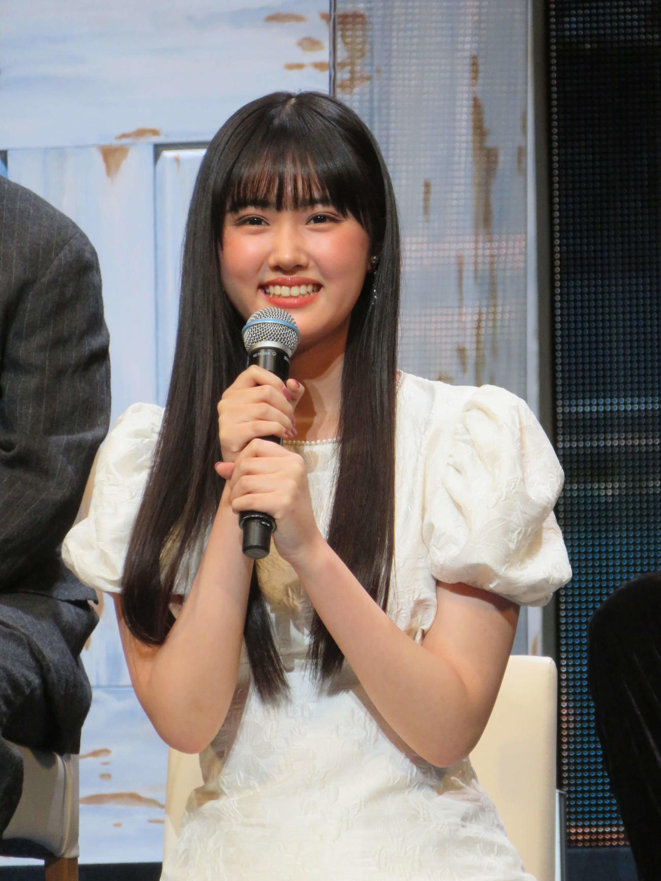 アニメ映画「すずめの戸締まり」完成報告会見に登壇した原菜乃華（撮影・村上幸将）