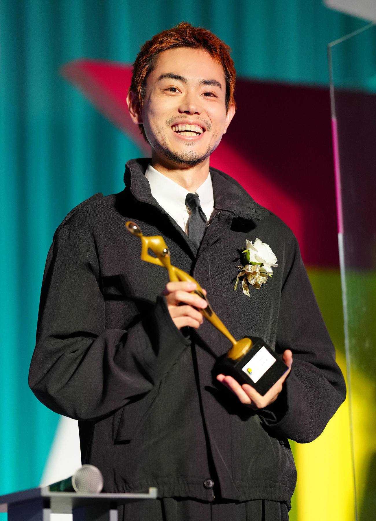 「東京ドラマアウォード2022」授賞式に臨む主演男優賞の菅田将暉（撮影・江口和貴）