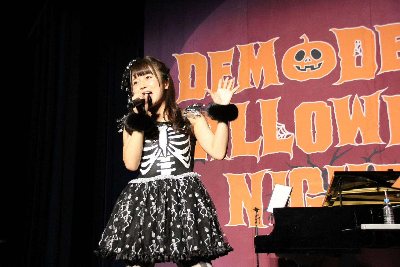 初のハロウィーンライブに出演した河野万里奈（2016年10月撮影）