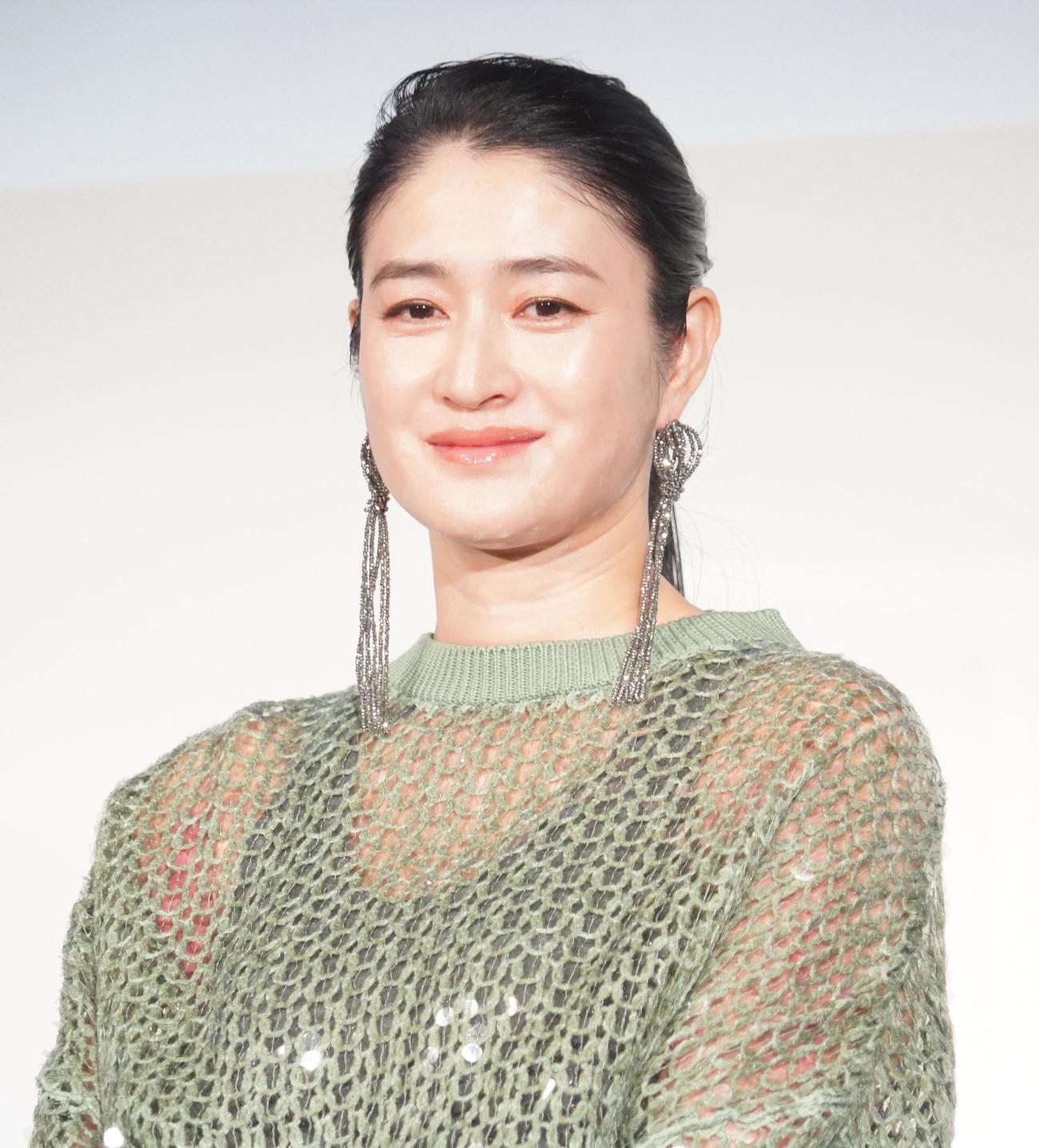 主演映画「桜色の風が咲く」の完成披露試写会に出席した小雪（撮影・佐藤成）