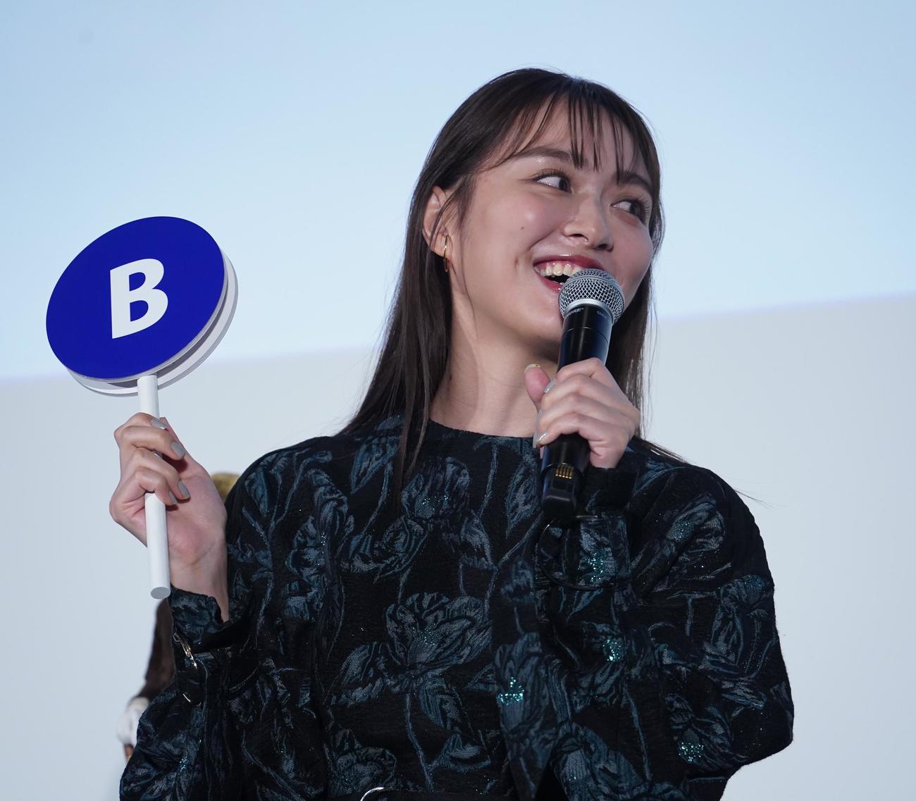 映画「耳をすませば」の女子会イベントで、質問に答える内田理央（撮影・佐藤勝亮）