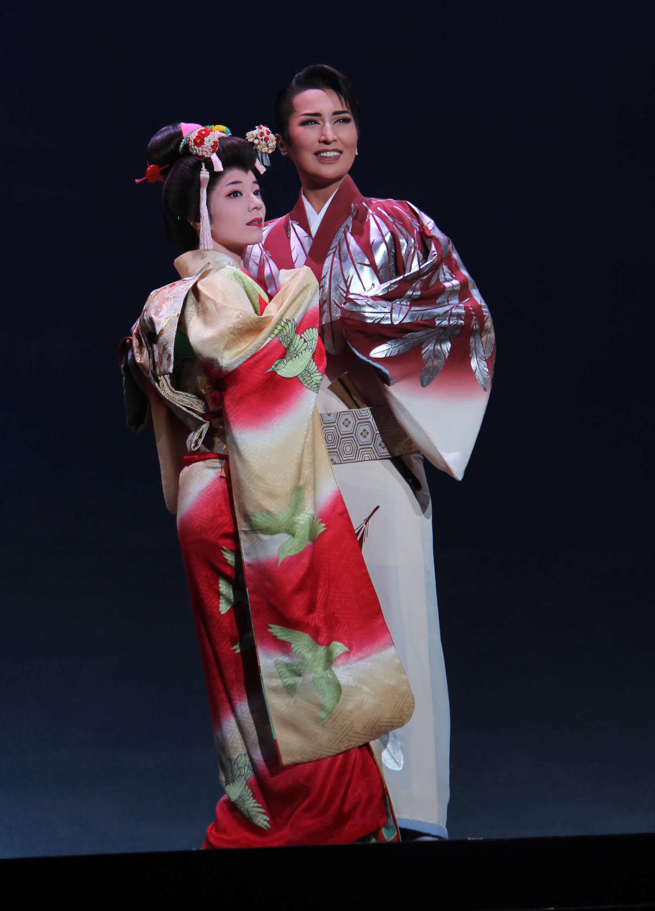 谷崎潤一郎の名作に役代わり主演で臨んだ一之瀬航季（右）と、春琴を演じた相手役ヒロインの美羽愛（撮影・村上久美子）