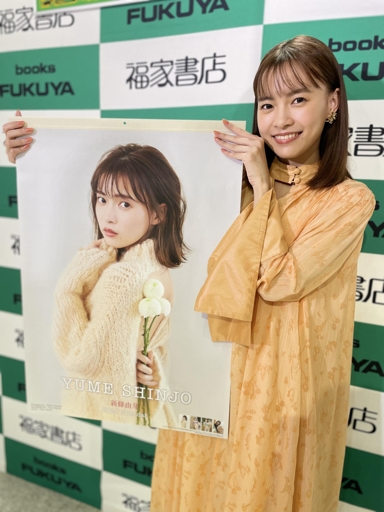 カレンダー発売イベントを行った新條由芽