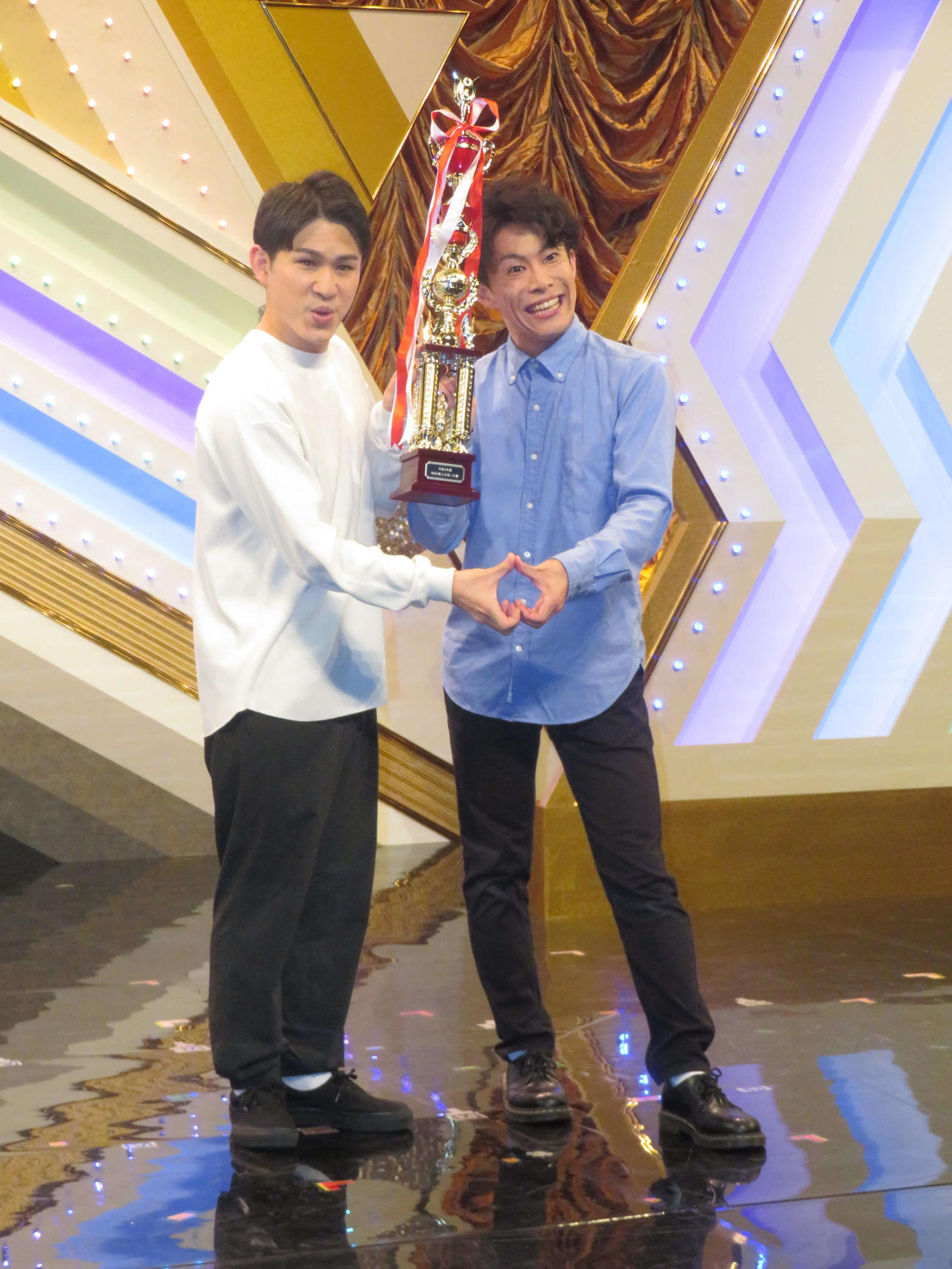 「NHK新人お笑い大賞」で優勝したスパイシーガーリックの片山智勝（左）と村木侑平（撮影・横山慧）