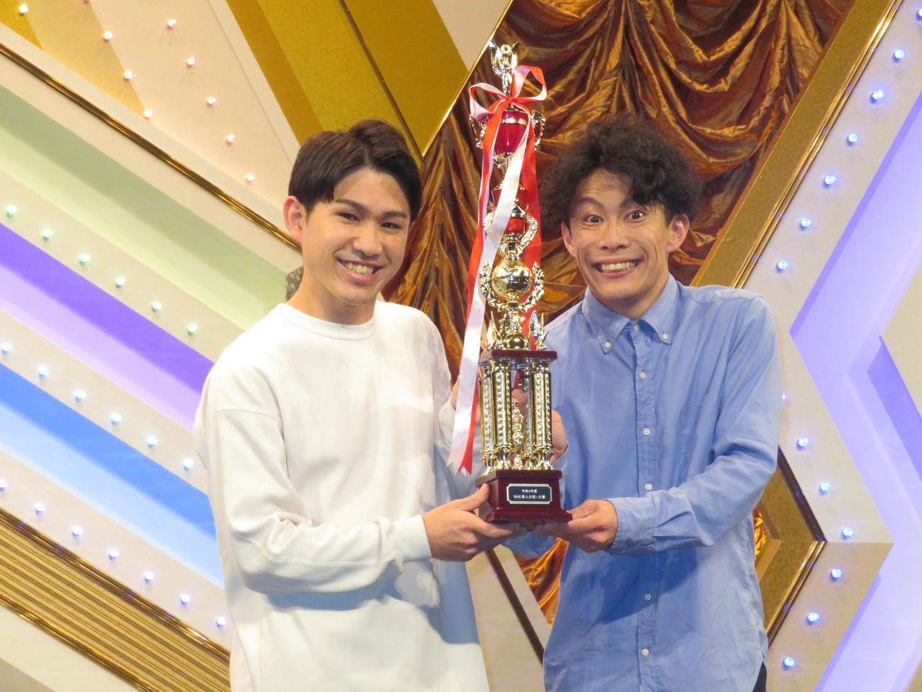 「NHK新人お笑い大賞」で優勝したスパイシーガーリックの片山智勝（左）と村木侑平（撮影・横山慧）