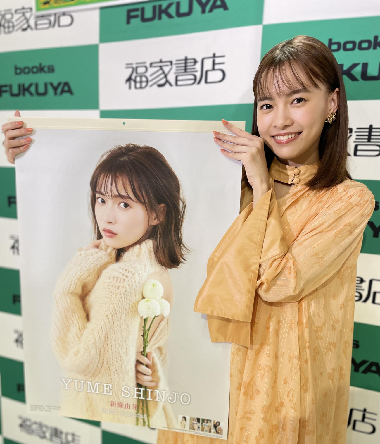カレンダー発売イベントを行った新條由芽
