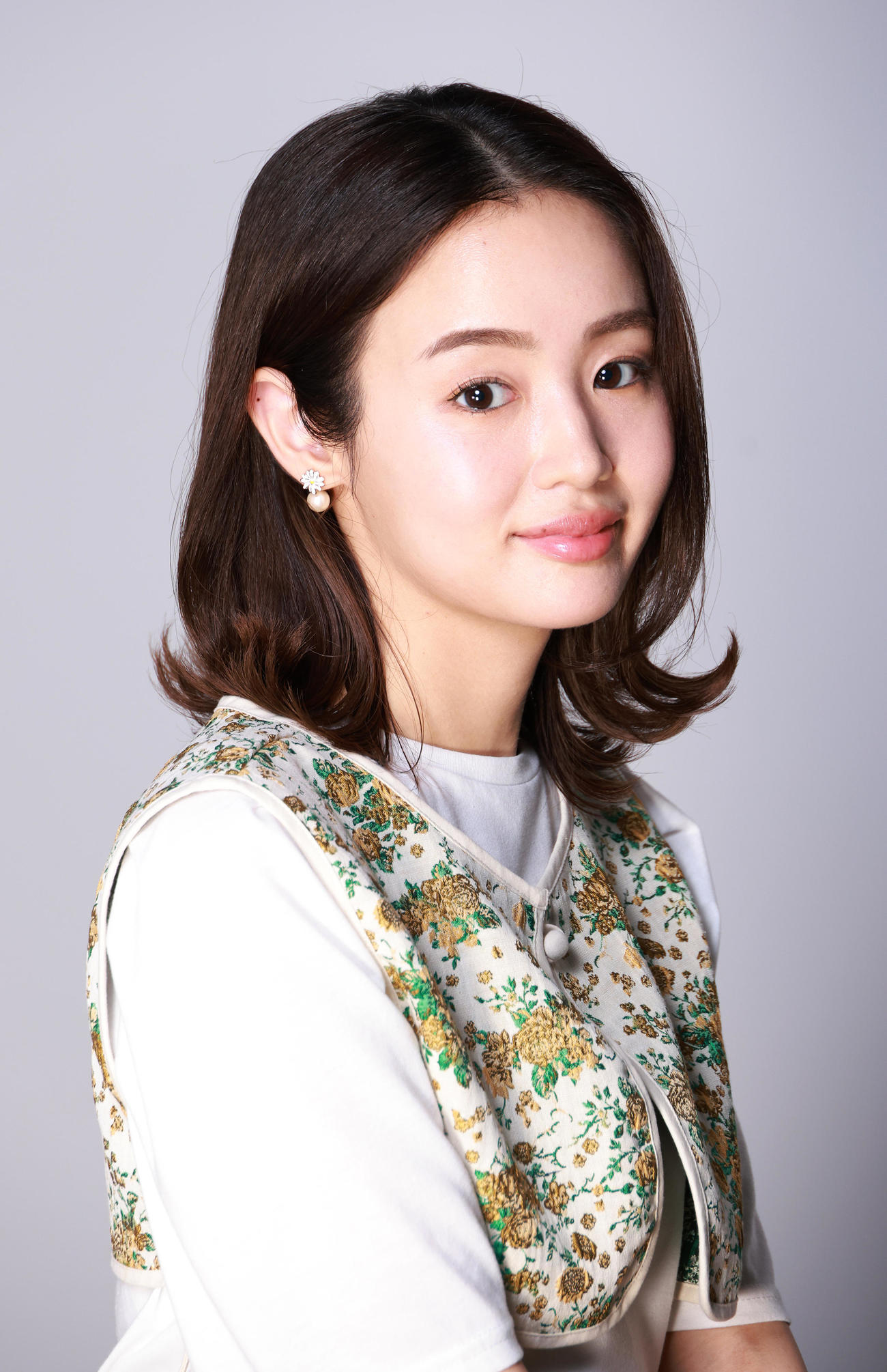透き通った肌が輝く藤原さくら（撮影・中島郁夫）