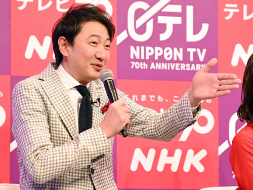 テレビ放送70周年「NHK×日テレコラボウィーク」の発表会見で記者の質問に答えるNHK青井実アナ(撮影・たえ見朱実)