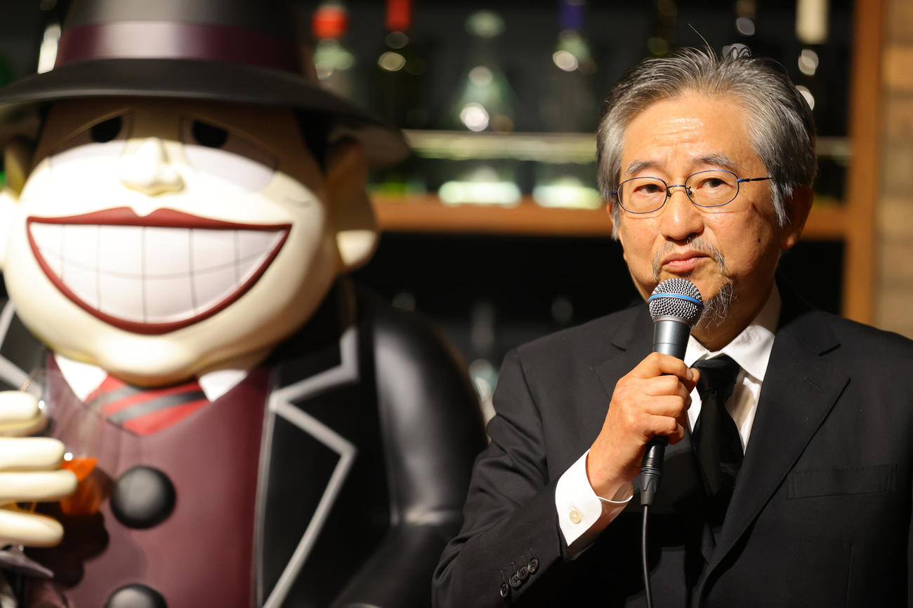 藤子不二雄Aさんのお別れの会に参列し報道陣に対応する永井豪氏（撮影・野上伸悟）