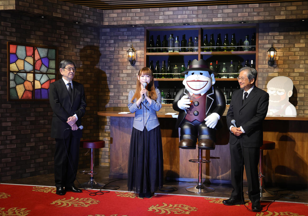 藤子不二雄Aさんのお別れの会で思い出を語る左から石坂浩二、中川翔子、永井豪氏（撮影・野上伸悟）