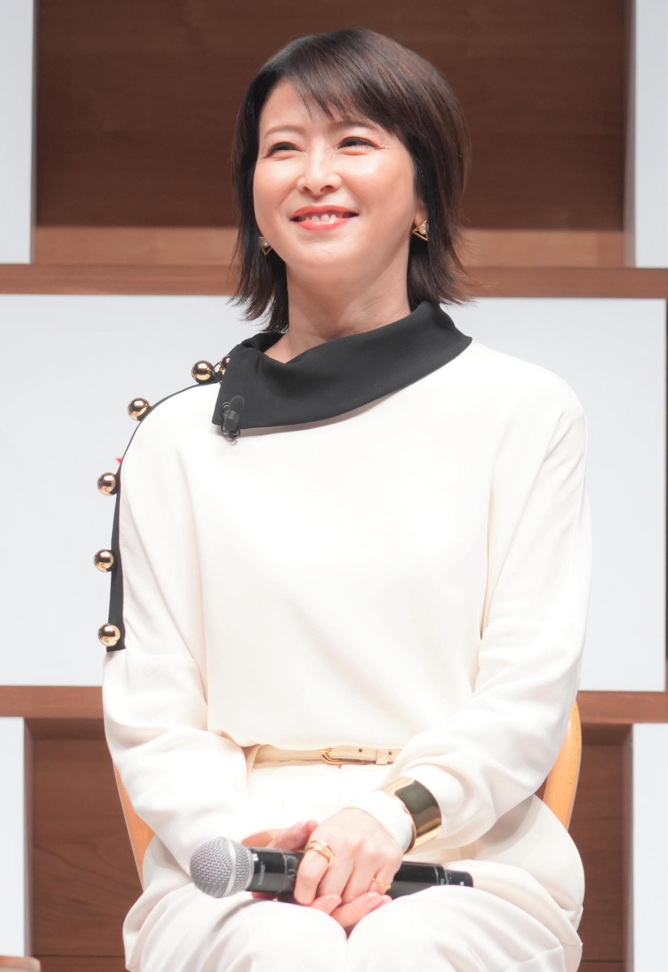 スキンケア商品「ラクトデュウ」のテレビCM発表会に出席した森高千里（撮影・佐藤成）