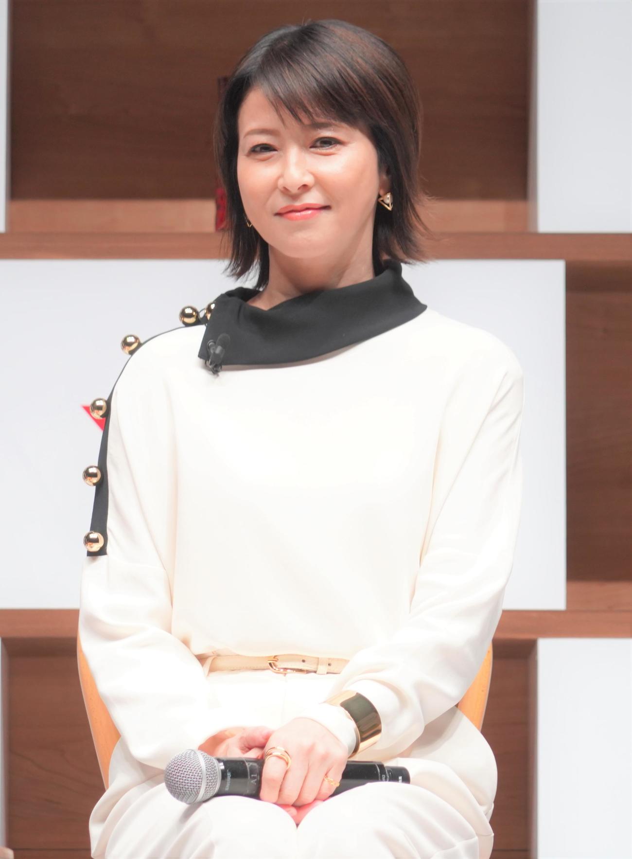 スキンケア商品「ラクトデュウ」のテレビCM発表会に出席した森高千里（撮影・佐藤成）