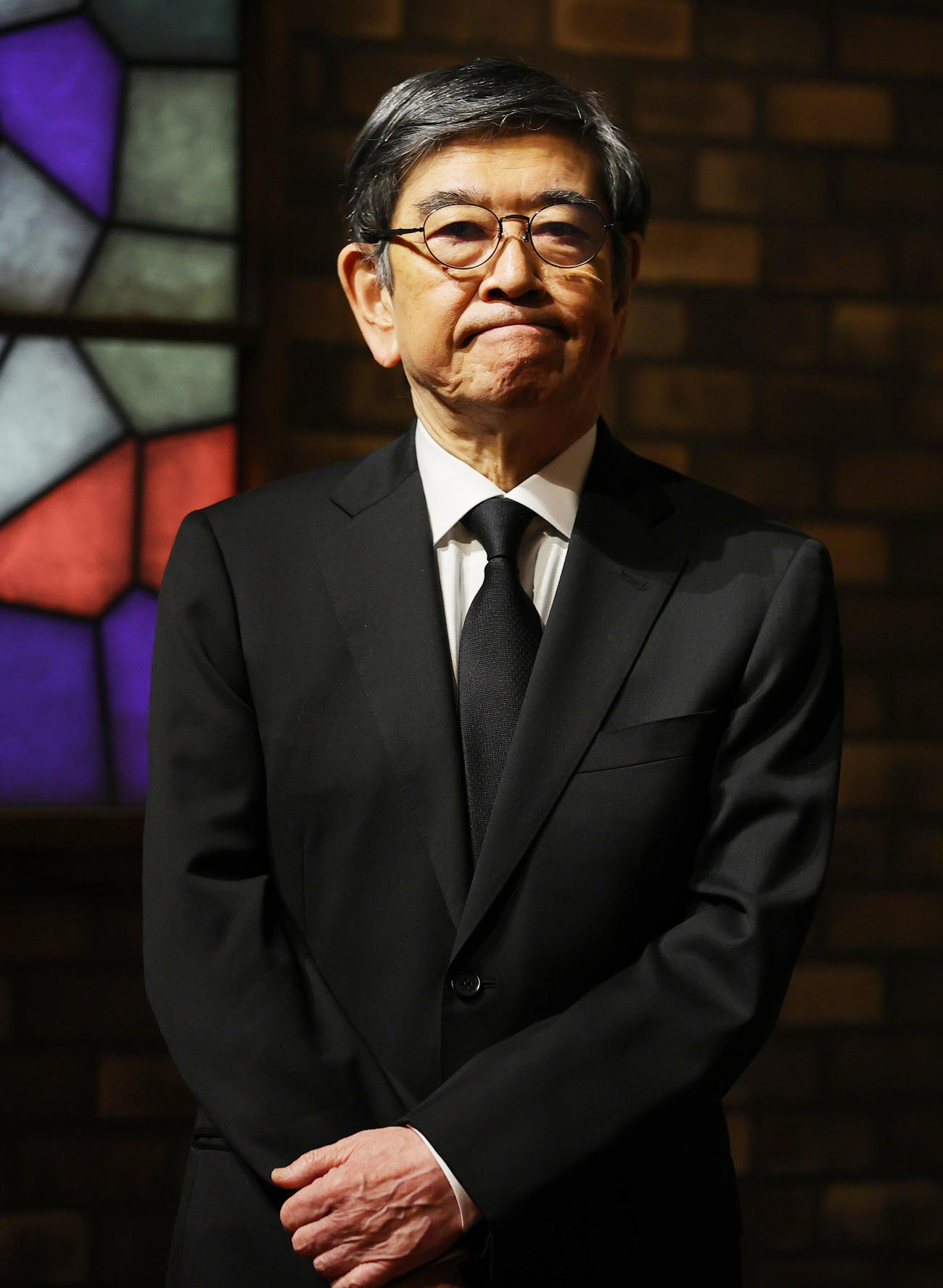 藤子不二雄Aさんのお別れの会に参列し報道陣に対応する石坂浩二（撮影・野上伸悟）