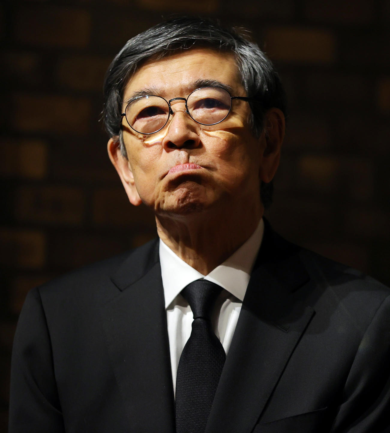 藤子不二雄Aさんのお別れの会に参列し報道陣に対応する石坂浩二（撮影・野上伸悟）