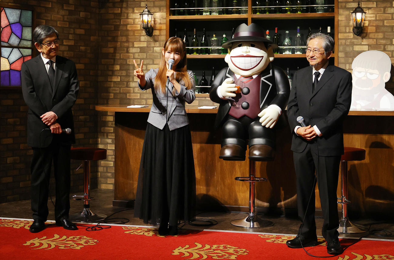 藤子不二雄Aさんのお別れの会で思い出を語る左から石坂浩二、中川翔子、永井豪氏（撮影・野上伸悟）