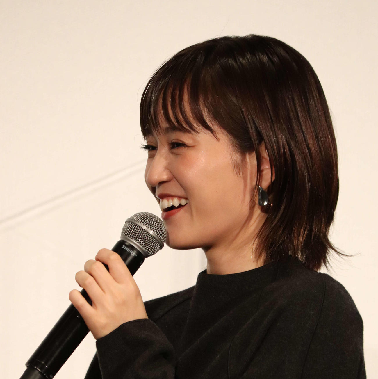 映画「もっと超越した所へ。」御礼舞台あいさつで笑顔を見せる前田敦子（撮影・加藤理沙）