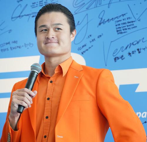 「D’ESTA TOKYO2」の内覧会に出席したお笑いコンビ、ティモンディの高岸宏行（撮影・佐藤勝亮）
