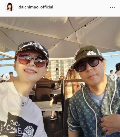 サングラス姿の大地真央と夫の森田恭通氏（大地真央のインスタグラムより）