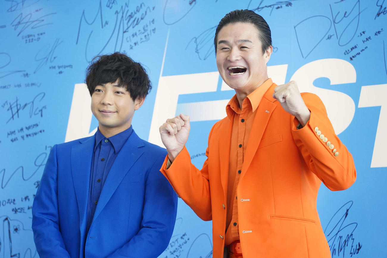 「D’ESTA TOKYO2」の内覧会に出席したお笑いコンビ、ティモンディの高岸宏行（右）、前田裕太（撮影・佐藤勝亮）