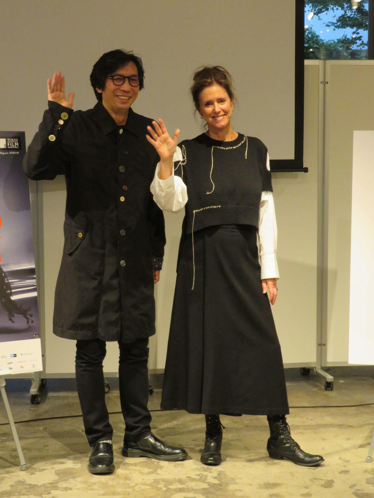 東京国際映画祭「交流ラウンジ」で対談した行定勲監督とジュリー・テイモア（撮影・村上幸将）