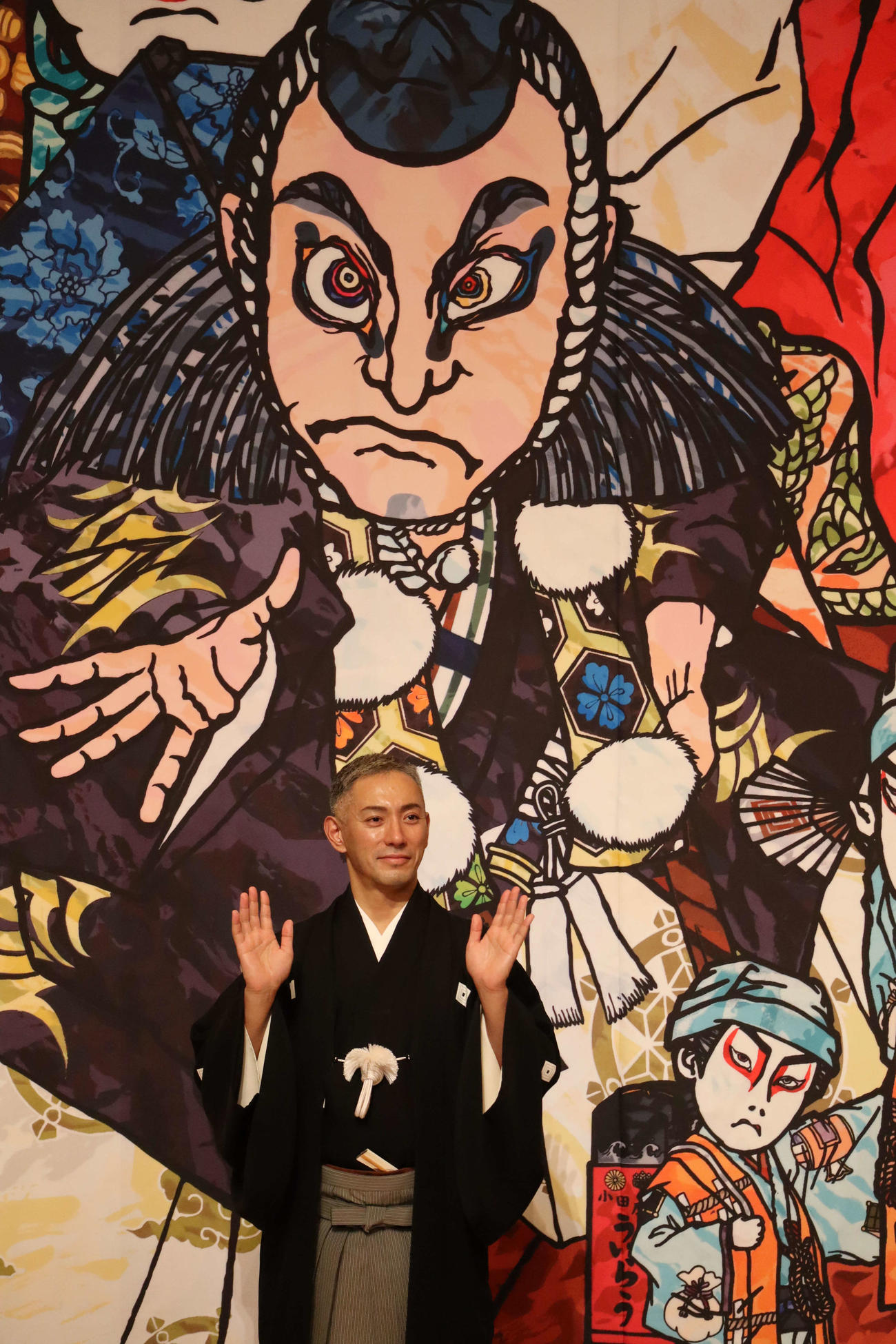 襲名披露公演の祝幕の会見に出席した市川團十郎白猿
