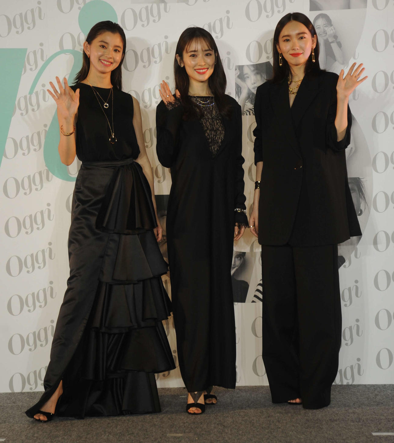 「Oggi」30周年スペシャルイベントに出席する、左から朝比奈彩、泉里香、飯豊まりえ（撮影・高橋洋平）