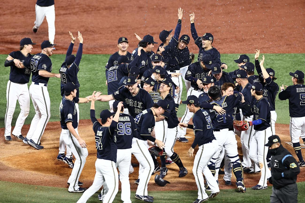 日本一を決めたオリックスナインは喜びを爆発させる（2022年10月30日撮影）