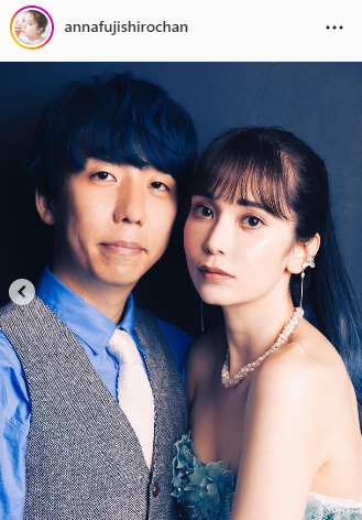 結婚を報告した藤城アンナとNeko Hackerのセラとのツーショット（藤城アンナのインスタグラムより）