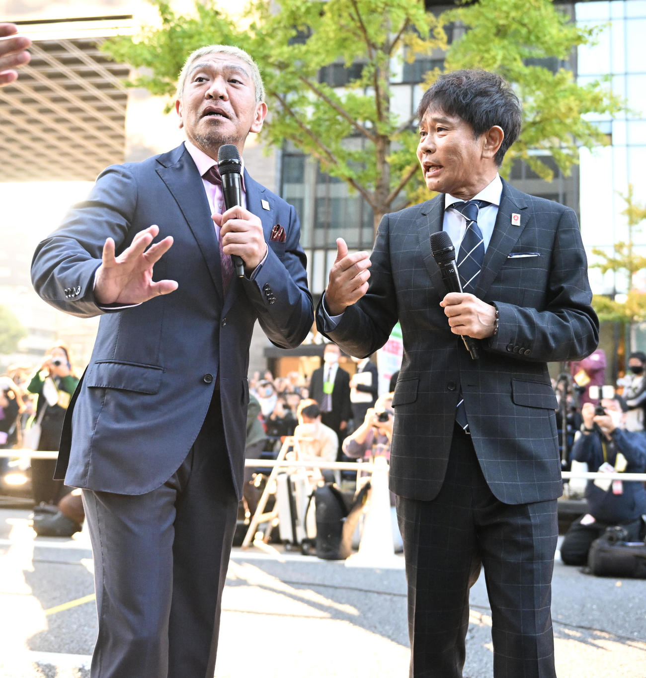 御堂筋ランウェイに登場するダウンタウン（撮影・清水貴仁）