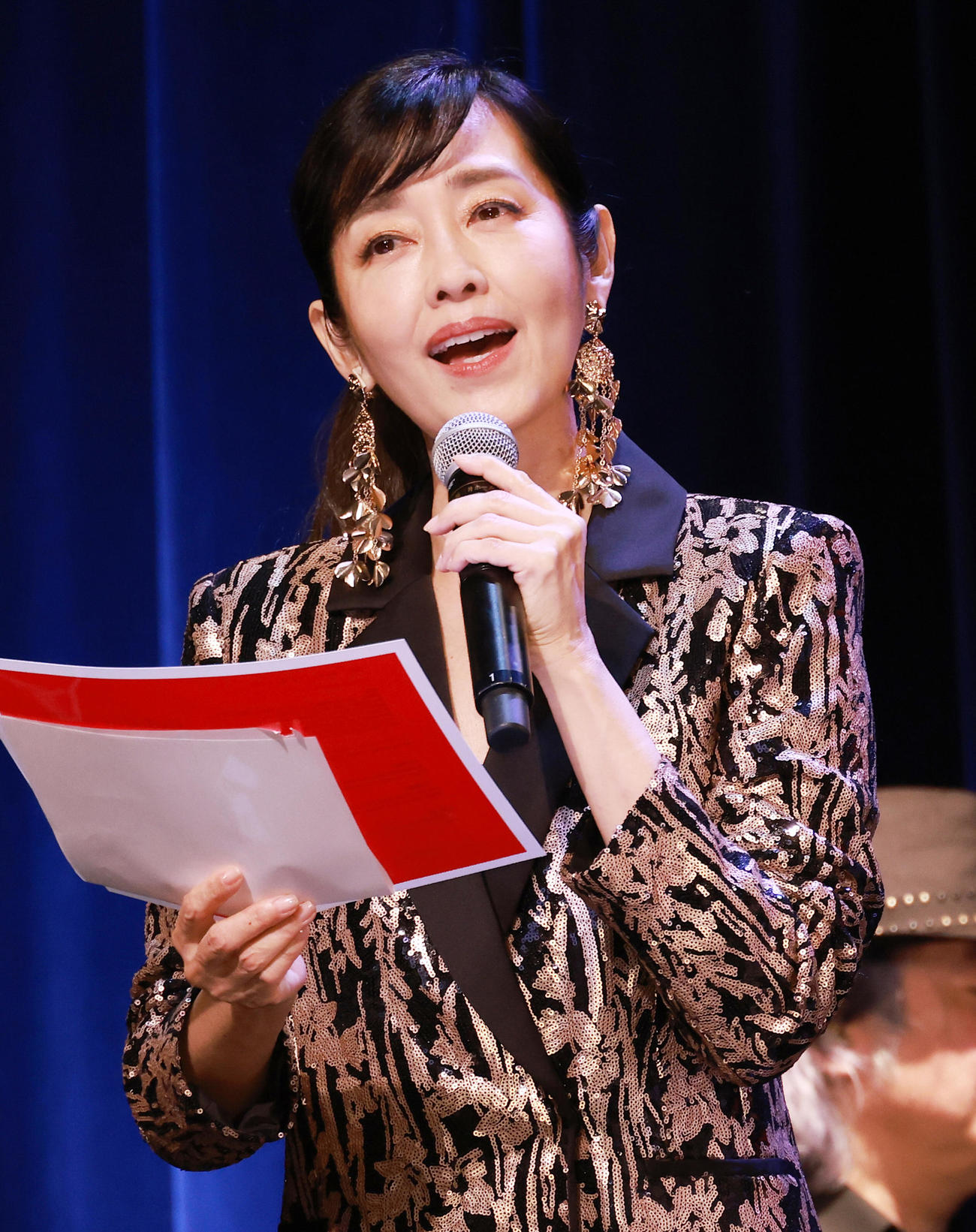 2022 LIVE FOR LIFE「音楽彩」でアメイジング・グレイスを熱唱する早見優（撮影・中島郁夫）