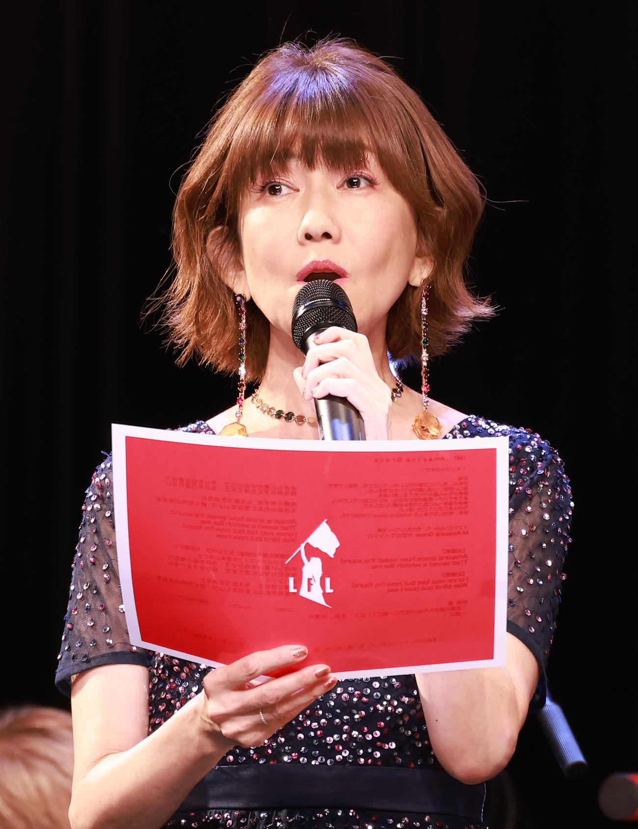 2022 LIVE FOR LIFE「音楽彩」でアメイジング・グレイスを熱唱する松本伊代（撮影・中島郁夫）