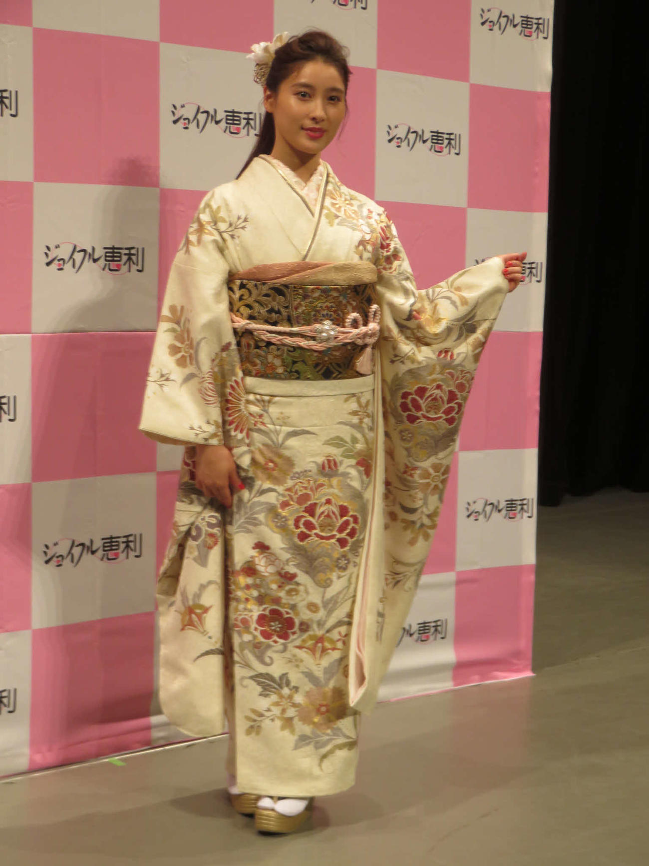 ジョイフル恵利「TOKYOふりそでコレクション2022」にゲスト出演した土屋太鳳