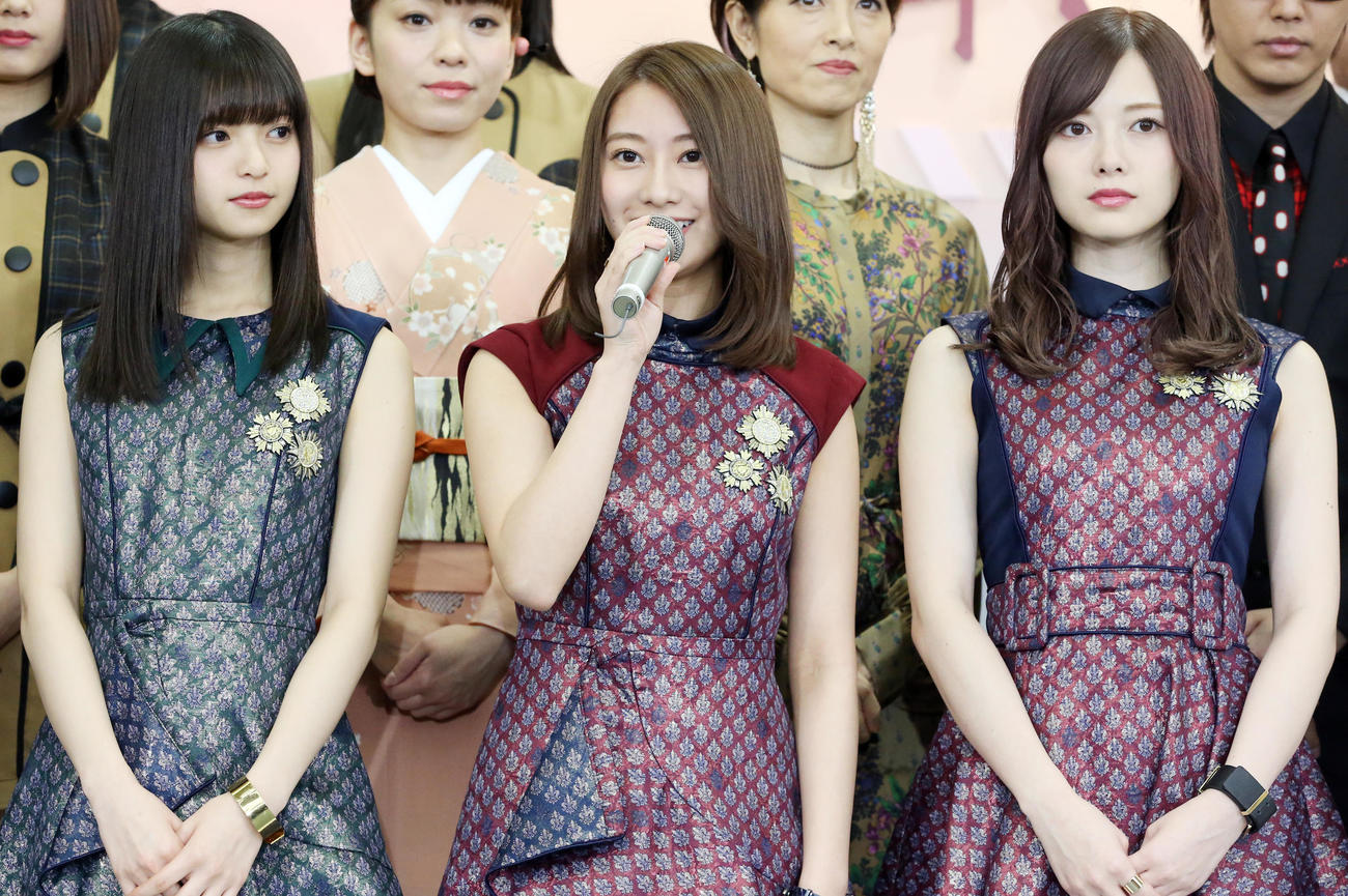 「第59回　輝く！日本レコード大賞」の会見で思いを語る左から乃木坂46の齋藤飛鳥、桜井玲香、白石麻衣（2017年12月撮影）