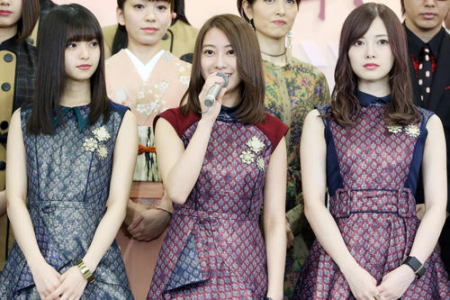 「第59回　輝く！日本レコード大賞」の会見で思いを語る左から乃木坂46の齋藤飛鳥、桜井玲香、白石麻衣（2017年12月撮影）