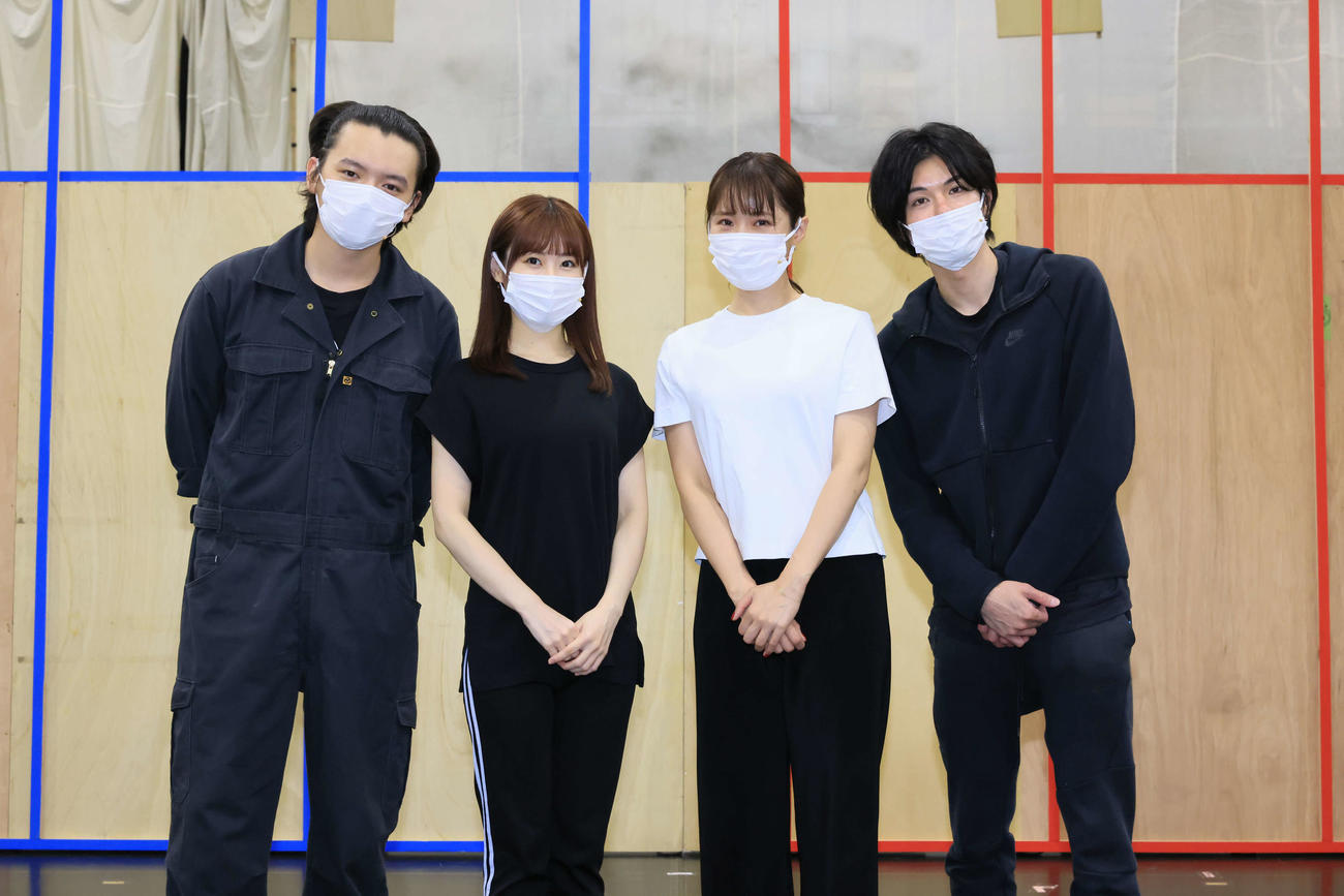 ミュージカル「東京ラブストーリー」稽古場のぞき見＆トークに出席した、左から濱田龍臣、唯月ふうか、笹本玲奈、柿澤勇人