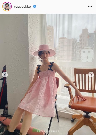 新木優子の肩をあらわにしたワンピース姿（新木優子のインスタグラムより）