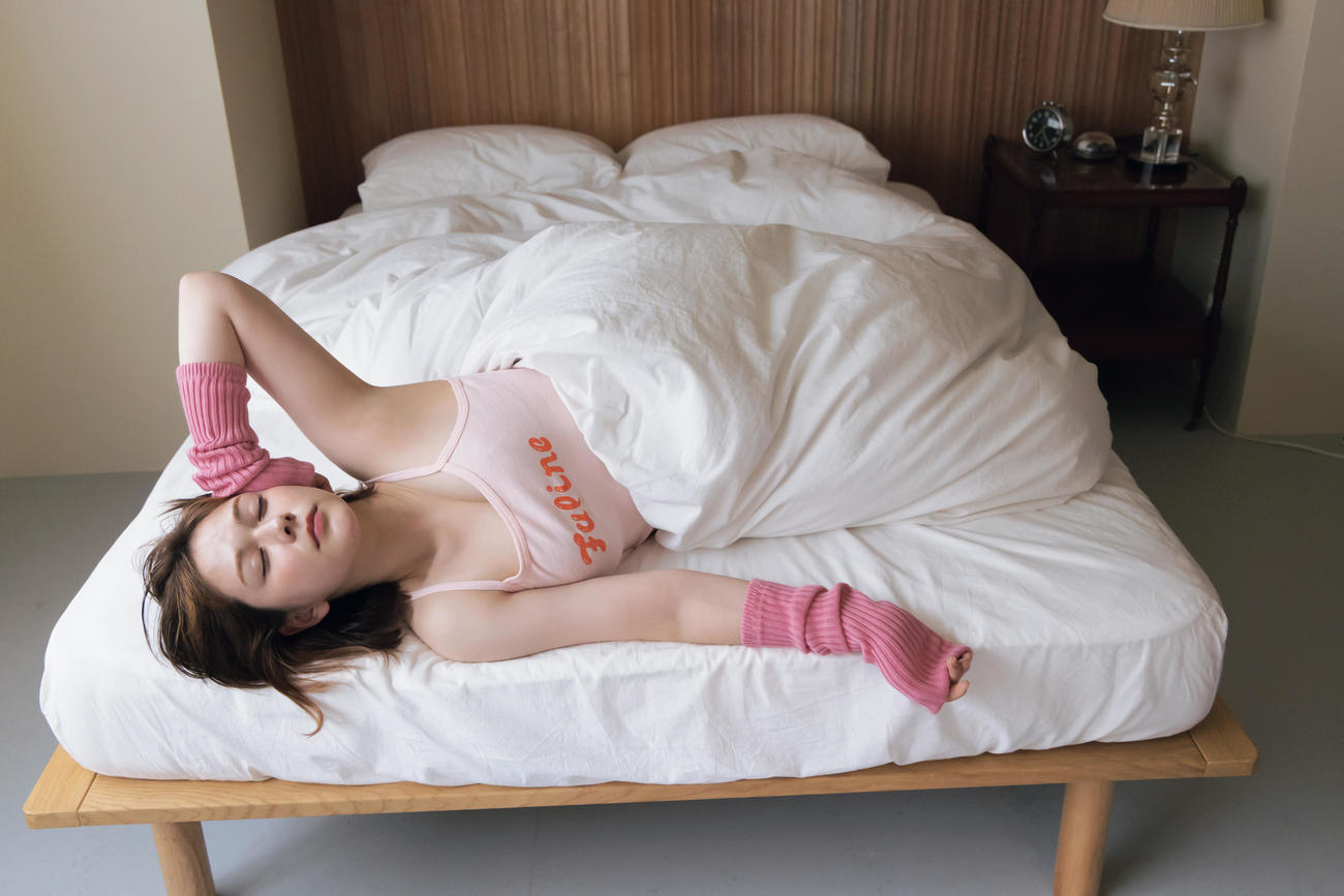 グラビアマガジン「びびぐら村重杏奈」を発売した村重杏奈（C）中里謙次／講談社