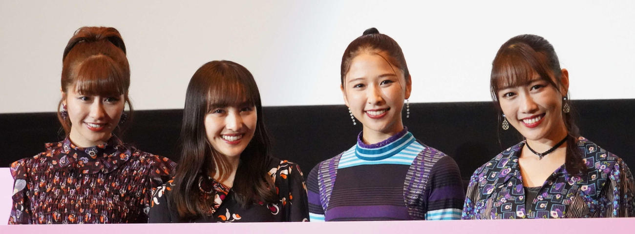 左からももいろクローバーZ佐々木彩夏、百田夏菜子、玉井詩織、高城れに（2022年8月撮影）
