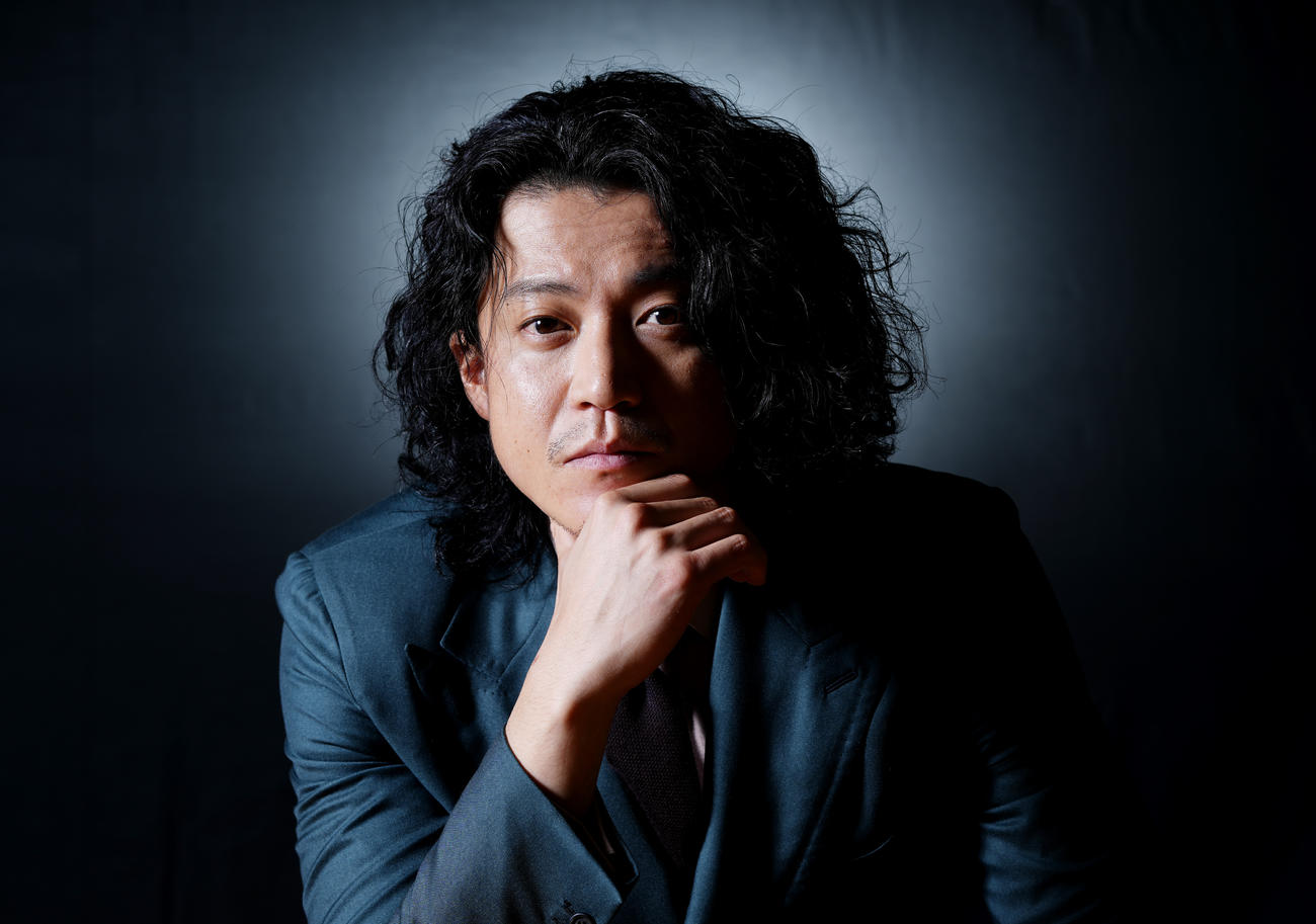 小栗旬（2021年12月撮影）