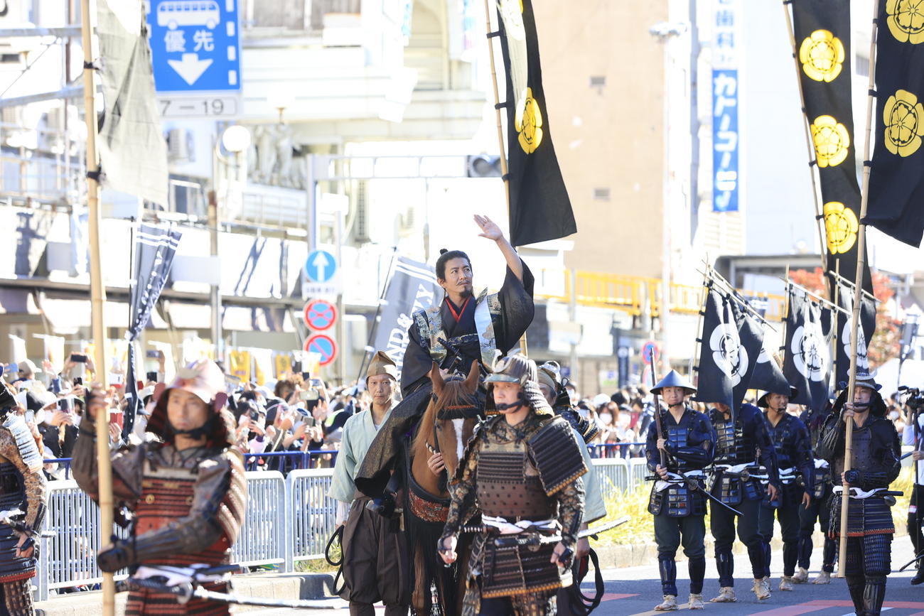 「ぎふ信長まつり」の「信長公騎馬武者行列」に登場した木村拓哉