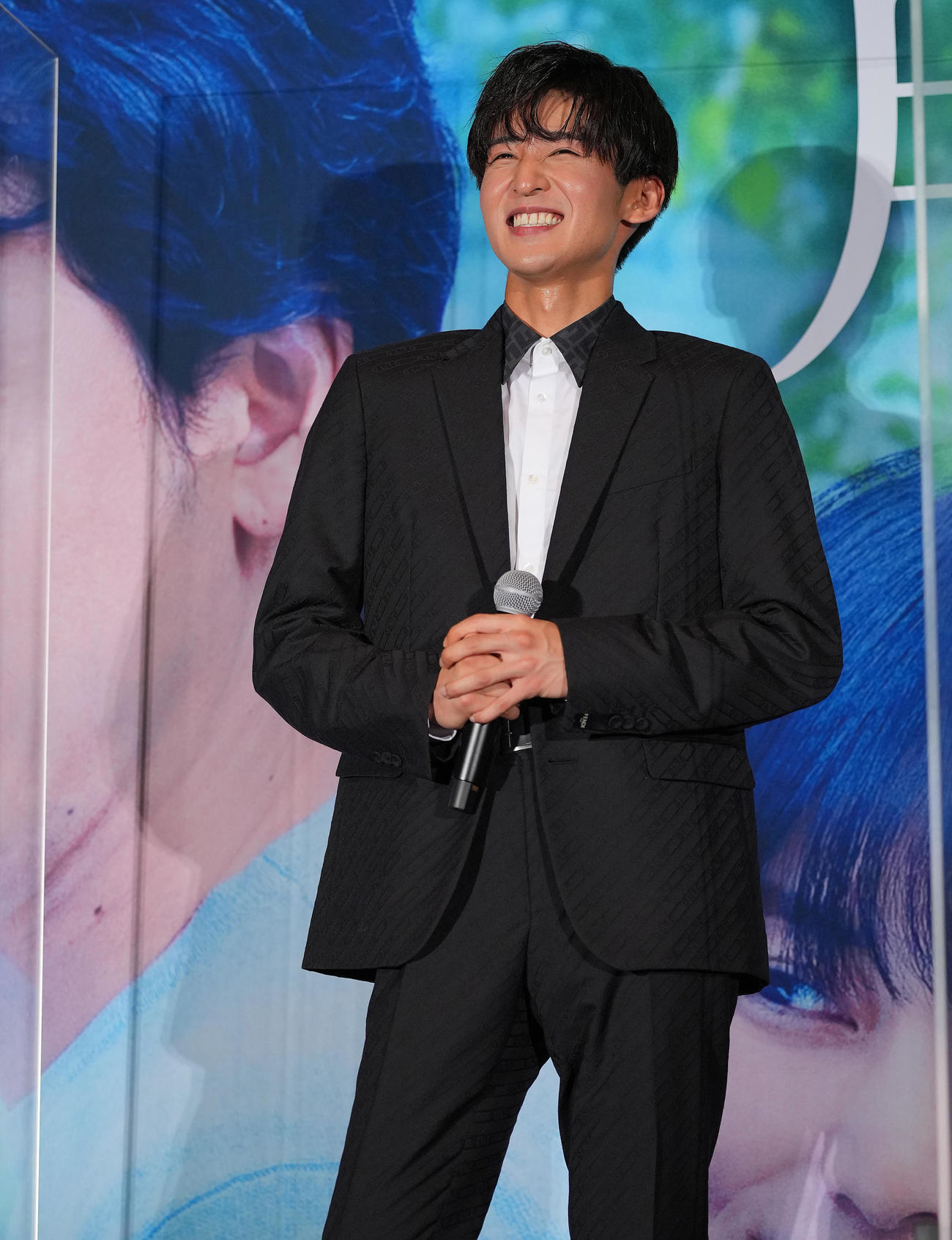 映画「月の満ち欠け」プレミアナイト試写会のトークセッションで笑顔を見せる目黒蓮（撮影・垰建太）