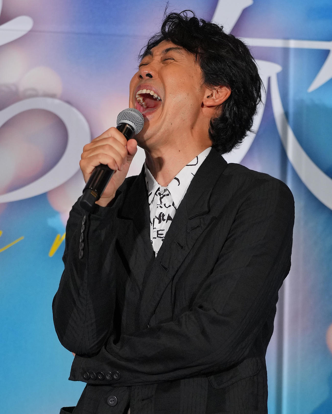 映画「月の満ち欠け」プレミアナイト試写会のトークセッションで笑顔を見せる大泉洋（撮影・垰建太）